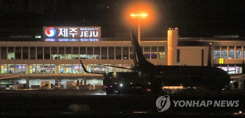 제주공항 하루 4㎝ 적설에 '와르르'… 폭설 걱정에 안절부절