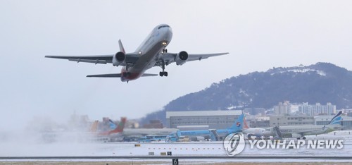 제주 공항공사 "11일 활주로 폐쇄 체류객 모두 수송"