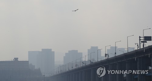 수도권 '미세먼지 비상조치' 발령… 내일 첫 공공차량 2부제