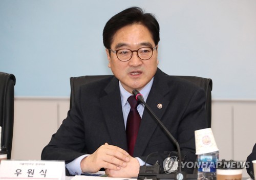 당정 "2022년까지 산재 사망 절반으로"… 국민생명 3대 의제 논의