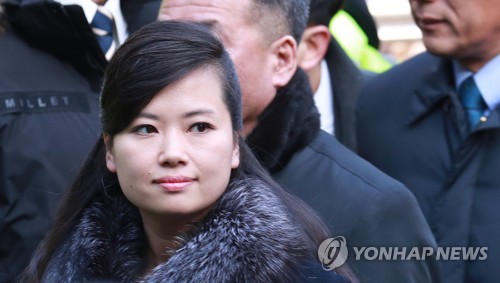 남한 찾은 북한 현송월, 긴장감 속 여유… '존재감' 과시