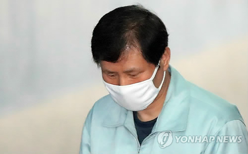 안봉근, 박근혜-이재용 '추가독대' 朴재판서 거듭 증언