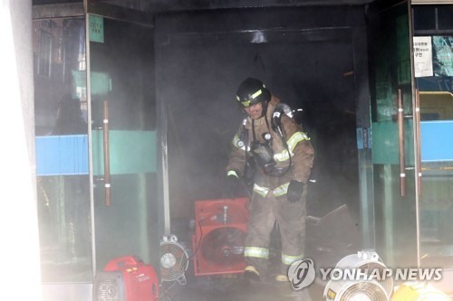 "입원실 복도 연기로 꽉 차… 여기저기 '사람 살려' 고함"