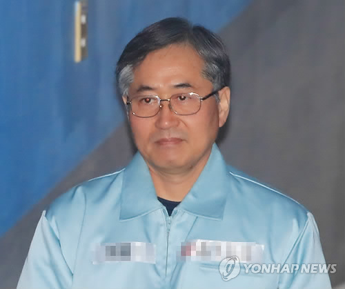 '불법사찰' 우병우 "대통령 지시따라 국정원 협조받아… 죄 안돼"