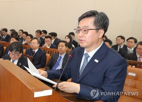 김동연 "보유세 인상 등 모든 옵션 검토… 부동산가격 영향 감안"