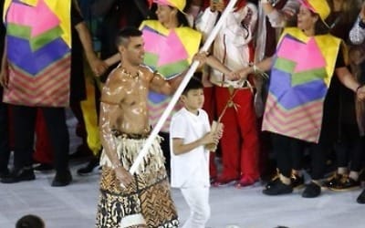 리우올림픽 개회식 통가 기수 '근육맨', 평창올림픽 출전 도전