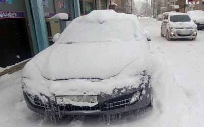 전북에 사흘째 '눈 폭탄'… 빙판으로 변한 도로 사고 속출