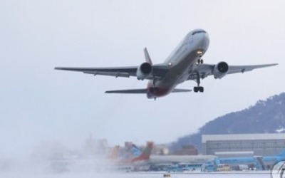 제주공항 하루 4㎝ 적설에 '와르르'… 폭설 걱정에 안절부절