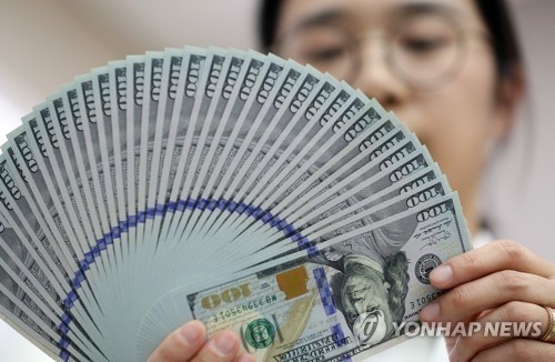 '달러 쌀 때 사두자'… 외화예금 830억 달러 '역대 최대'