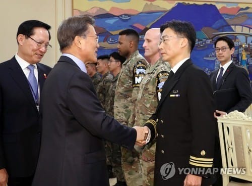 청와대 "닥터헬기 밤에도 운영… 외과 수련의, 외상센터 거치게 할것"