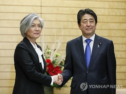 日 언론 "평창 외교카드 쓰는 아베, 토라진 아이처럼 유치해"