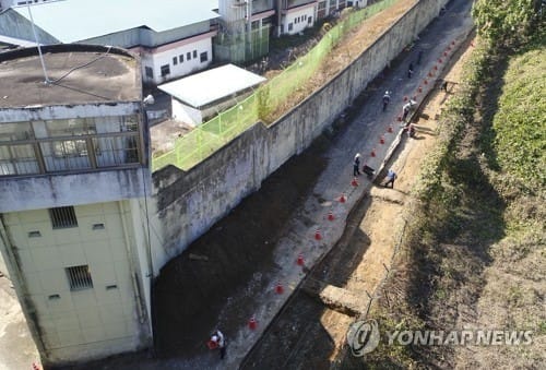 5·18 암매장 흔적 찾기 올해도 계속… 옛 교도소 테니스장 주목