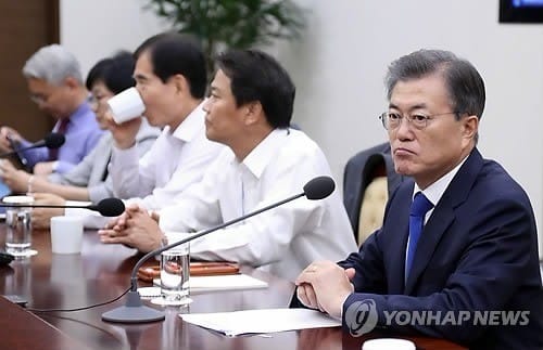 '역린 건드렸나'… 문 대통령, '노기' 띤 어조로 MB에 반박