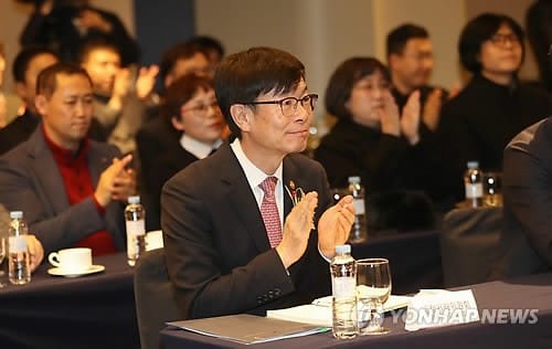 김상조 "대기업 지배구조 등 자구개선 반기별로 점검"