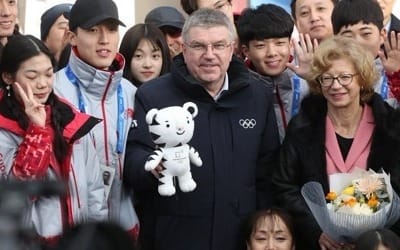 [올림픽] 바흐 IOC 위원장, 평창선수촌 방문 "만족스러워"