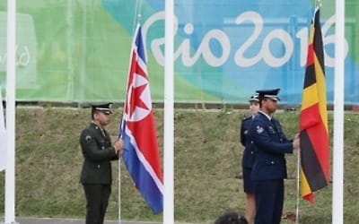 [올림픽] 국군 대신 자원봉사자가 '인공기 게양' 맡는다