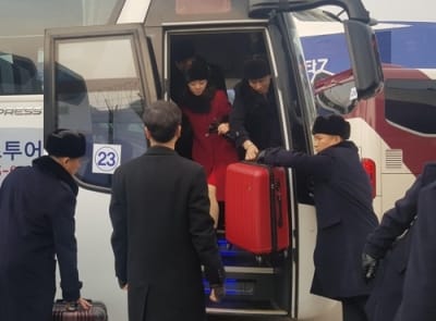 北 예술단, 서울로 출발…만경봉 92호는 북으로