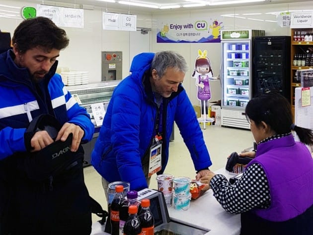 평창올림픽 찾은 외국인, 편의점서 술과 과일 주로 샀다