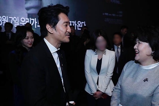 김정숙 여사와 신현준이 동계패럴림픽 다큐멘터리 '우리는 썰매를 탄다' 시사회 자리에서 만났다. /사진=신현준 인스타그램