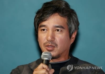 '성추문' 조재현 "잘못 살아왔다…모든걸 내려놓겠다"