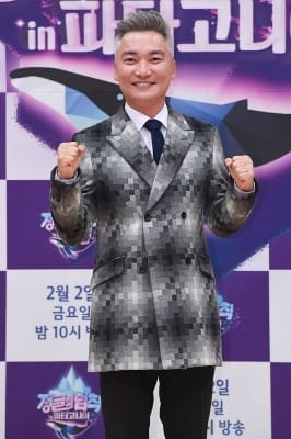  조재윤, '주먹 불끈 쥐고 멋진 미소~'