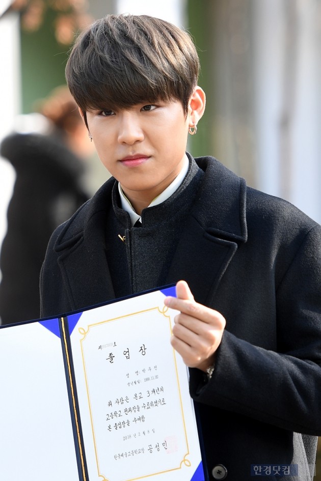 [포토] 워너원 박우진, '살짝 미소지으며'