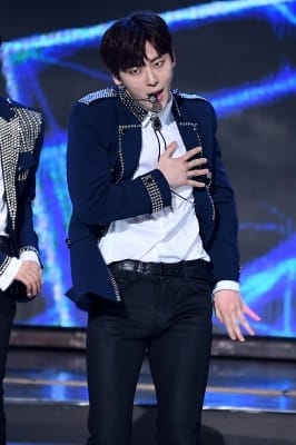  워너원 황민현, '이글이글 타오르는 눈빛~~' (가온차트뮤직어워즈)