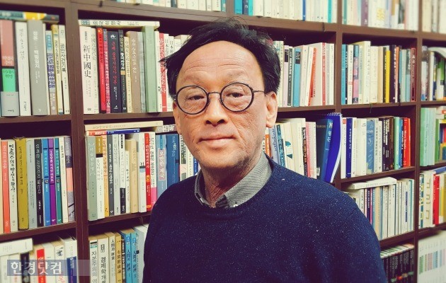 김 교수는 "고은 시인의 작품에 대한 역사주의적 평가가 필요하다"고 강조했다.