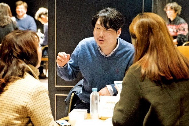 CJ E&M의 신인작가 육성센터 ‘오펜’이 지난달 31일 서울 용산 CGV에서 신인 영화작가들의 시나리오를 사전에 영상으로 제작해 350여 명의 영화 제작자들에게 소개했다.  /CJ E&M 제공