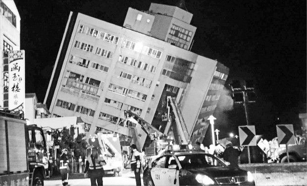 대만 화롄 강진으로 호텔 붕괴… 관광객 등 247명 사상