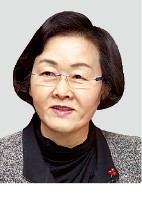 '문재인 비방 글 리트윗' 공직선거법 위반… 신연희 벌금 800만원