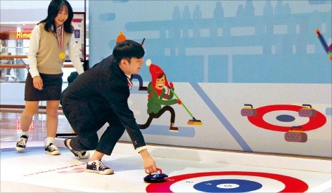 세계 음식 축제·민속놀이… 쇼핑몰의 '명절 유혹'