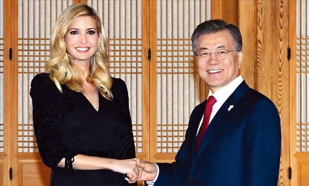 문재인 대통령 만난 이방카 "최대 대북 압박 재확인"