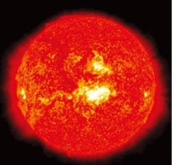태양 온도는 표면부 약 6000도, 중심부는 약 1400만 도로 지구보다 훨씬 낮은 온도에서 핵융합 반응을 일으키는 플라즈마 상태를 유지하고 있다. 국가핵융합연구소  제공 