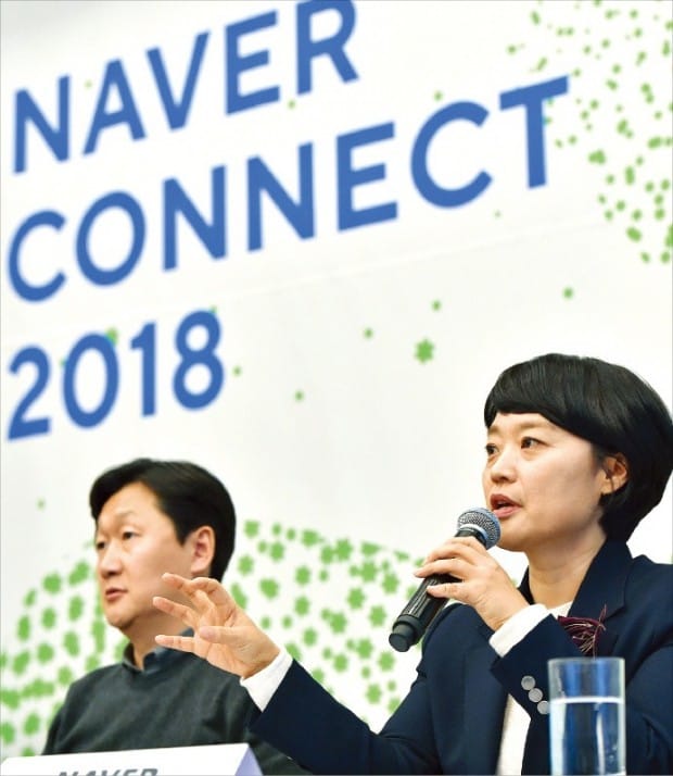 지난 21일 서울 삼성동 그랜드인터컨티넨탈호텔에서 열린 ‘네이버 커넥트 2018’ 행사에서 한성숙 네이버 대표(오른쪽)가 기자들의 질문에 답하고 있다. 네이버  제공
 
