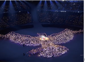 평창의 'LED 비둘기'…한·중·일 '5G' 전쟁을 알리다