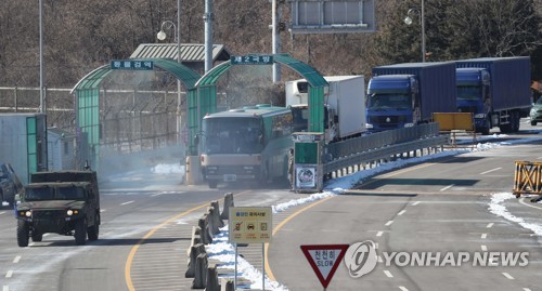 북한 예술단 선발대, 南노래 준비상황 묻자 "공연 보면 알 것"