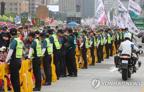 의경들 일과후 휴대전화 쓰고 주5일 근무… 경찰개혁위 권고