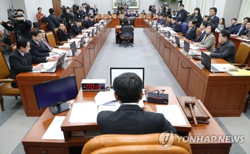 개헌소위, 정부형태 격론… 4년 중임제 vs 분권형대통령제