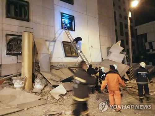 대만 지진 사망자 9명으로 늘어…끊이지 않는 여진 '공포'
