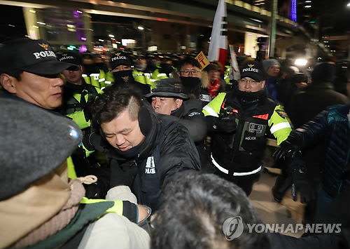 북한 예술단 공연 본 관객들 "역시 우리는 한 민족"