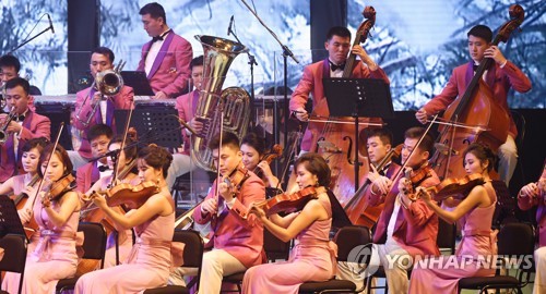 전문가들이 본 북한 예술단 공연… "정치색 배제·축하 의미 강조"