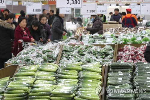 [불안한 설 물가] 한파·폭설에 채솟값 급등…애호박 65%·오이 53%↑