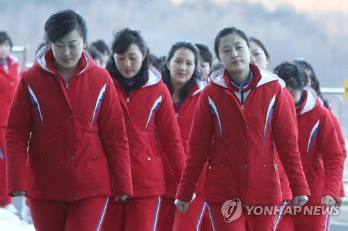 北 응원단, 연일 강행군에도 생기…'가면' 질문엔 손사래