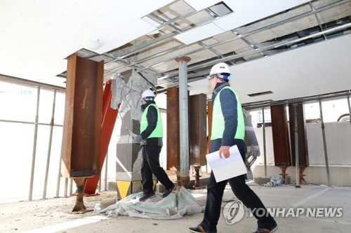 포항 지진 피해주택 균열 폭 1㎜·길이 30㎝ 이상만 지원한다