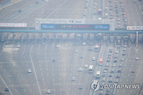 밤 늦까지 고속도로 정체… "서울→부산·광주 5시간 30분"