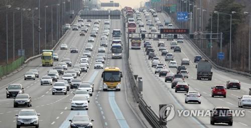 설연휴와 함께 고속도로 정체도 끝물… 오후 9∼10시 해소