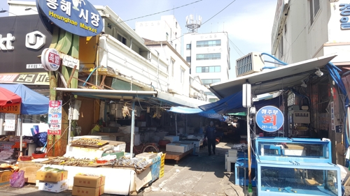 [포항지진 100일] ③ "진앙 흥해 상가 매출 절반 이하 뚝"… 인구 650여명 줄어