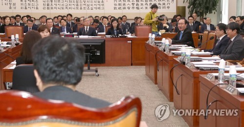 법사위 '제2롯데월드 감사' 공방… "MB가 압력" vs "표적감사"