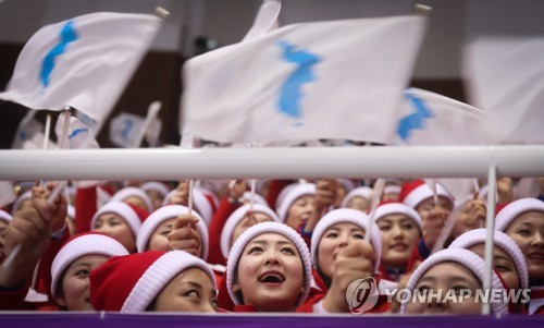 쇼트트랙 남한선수 응원한 북한응원단… "많이 아쉬웠다!"